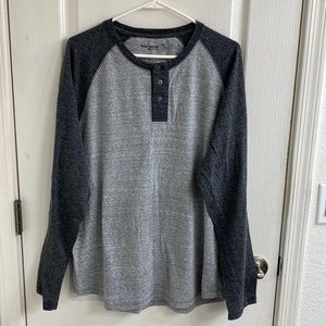 Men’s XL Foot Locker Athletic Fit Long Sleeve Shirt